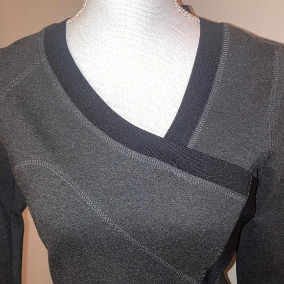 G.I.L.I. Crossover zip back Grey and  Black V-Neck Top - Picture 2 of 8